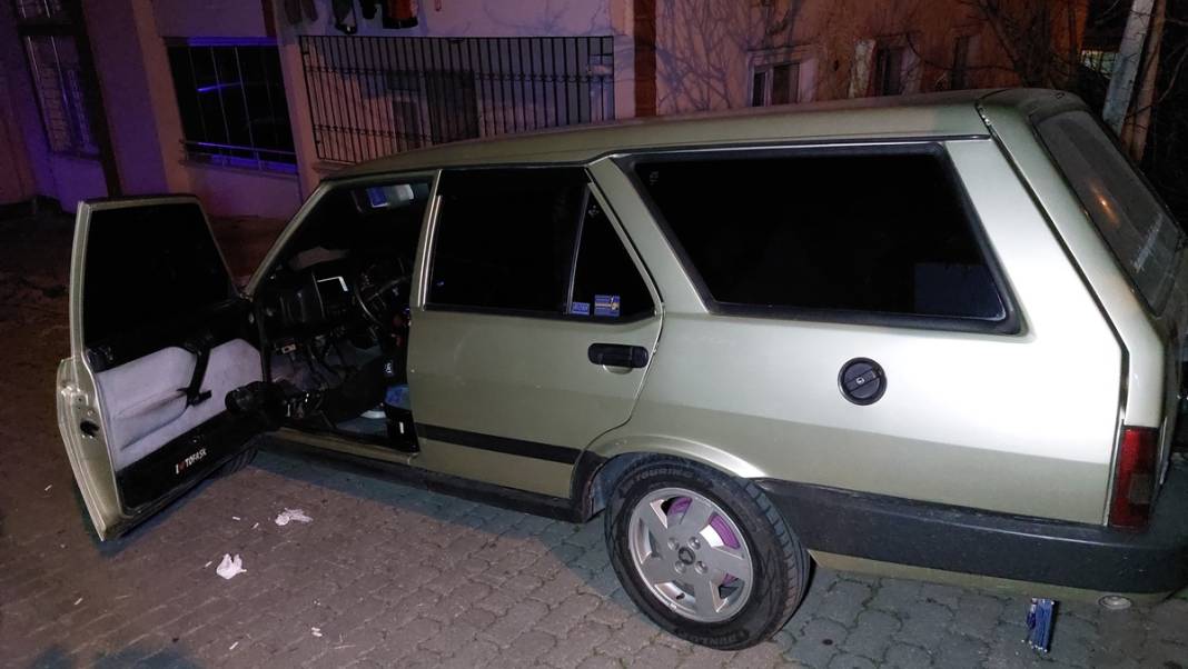 Müziğin sesini takip eden polis, gördükleri karşısında şoke oldu! Kahreden aile dramı ortaya çıktı... 4